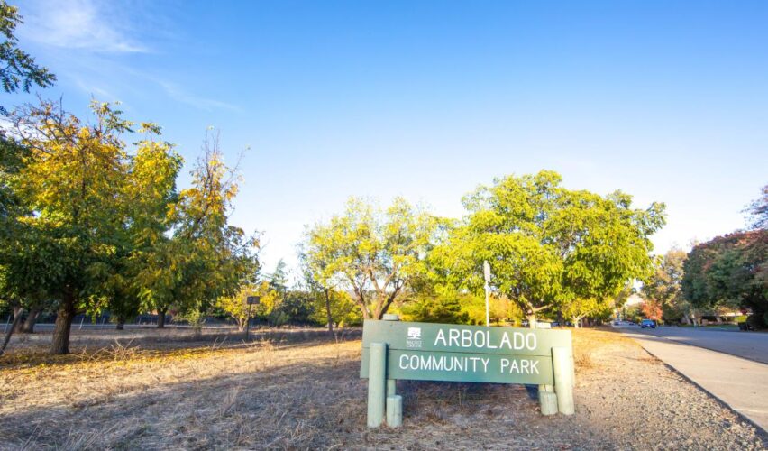 Front sign of Arbolado Park
