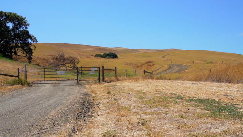 Hiking trail entrance at Los Vaqueros